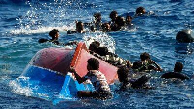 Африканские мигранты продолжают прибывать в Италию морем