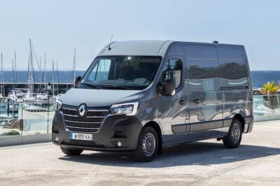 Дилеры привезли новые фургоны Renault Master по цене от 4,3 млн рублей