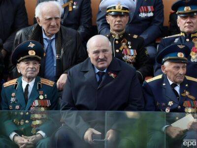 Лукашенко впервые появился на публике с 9 мая с повязкой от венозного катетера– СМИ