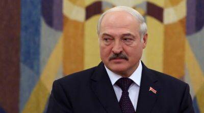 Лукашенко впервые за 6 дней появился на публике: СМИ обратили внимание на интересную деталь