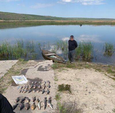 Ловил рыбу сетями. В Харьковской области полицейские задержали браконьера
