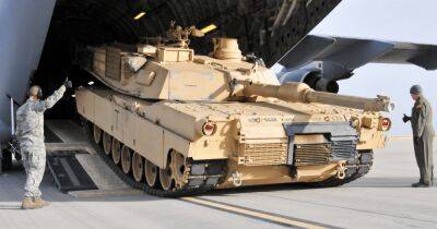 Ждут экипажи ВСУ: в Германию доставили более 30 танков Abrams (фото)
