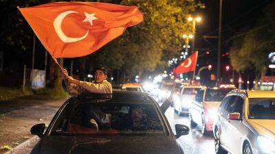 "Это как поддерживать футбольную команду": как проголосовала турецкая диаспора?