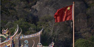 Китай хочет, чтобы иностранные посольства убрали плакаты в поддержку Украины