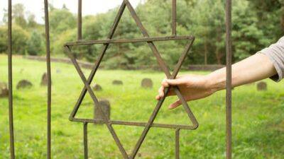 Каждый третий еврей в Европе подумывает уехать из-за антисемитизма