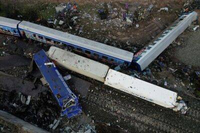 Родственники погибших в масштабной аварии на греческой железной дороге подали иск против премьер-министра и высших чиновников