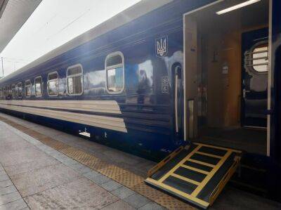 "Укрзалізниця" возобновила движение поездов по участку в Хмельницкой области, который был поврежден в результате обстрела 13 мая