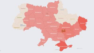 В Украине масштабная воздушная тревога: в Николаеве после взрывов – пожары
