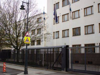 россия заморозила банковские счета посольства Финляндии