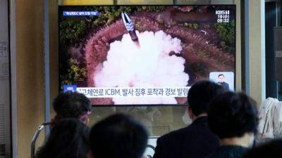 КНДР готовится к запуску военного спутника-шпиона: Ким Чен Ын с дочерью провели инспекцию