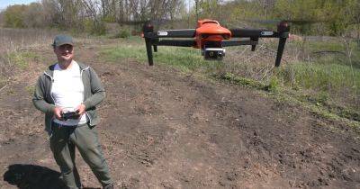 Фермер с помощью дрона ищет мины на полях: как ему это удается (видео)
