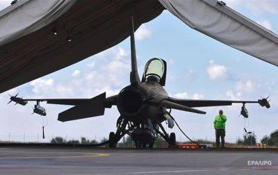 США не позволяют украинским пилотам тренироваться на F-16 в Европе - NYT