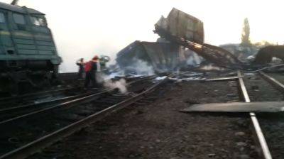 В Крыму мощная бавовна уничтожила железную дорогу: вагоны ушли под откос - подробности