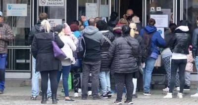 Украинские беженцы в Чехии не могли снять деньги с банковских карт - cxid.info - Чехия