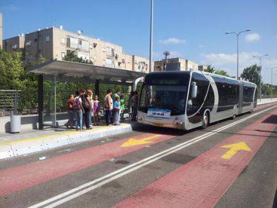 Подростки избили мужчину в автобусе в Хайфе за просьбу сделать музыку тише - vesty.co.il - Израиль - Хайфы