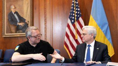 США и Британия помогают Украине расследовать военные преступления
