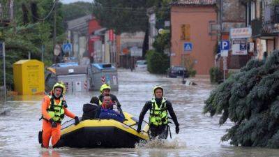 13 человек погибли из-за наводнений в Италии, тысячи жителей эвакуированы