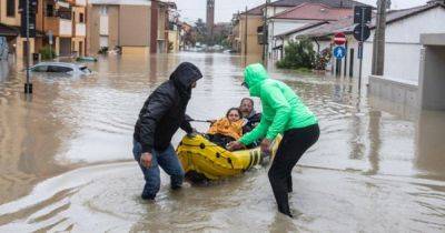 В Италии растет число погибших в результате сильнейшего за 100 лет наводнения (фото, видео)