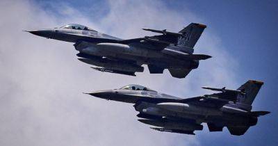 США протестировали украинских летчиков для полетов на F-16, – СМИ (документы)