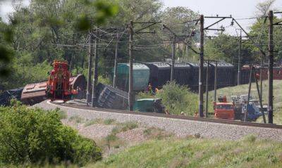 В Крыму новый удар по железной дороге: беспилотник остановил движение поездов