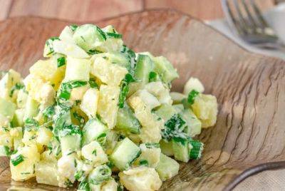 Божественно нежный: рецепт салата с картошкой, мягким сыром и яйцами