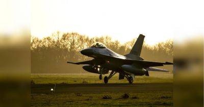 Пентагон запрещает союзникам по НАТО обучать украинских пилотов летать на F-16, — New York Times