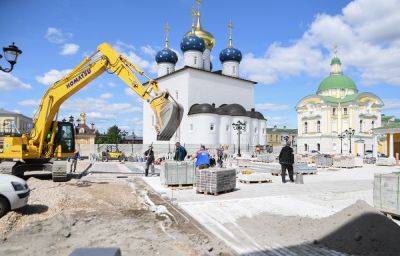 В Твери на Соборной площади ведется монтаж оборудования "умного" фонтана