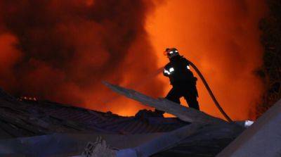 В Киеве из-за падения обломков возник пожар на крыше многоэтажки