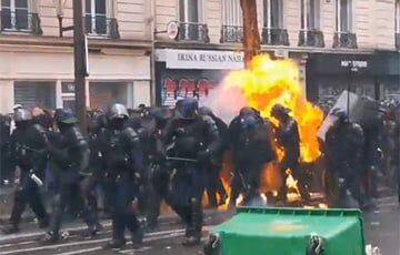 Первомайские демонстрации в Париже вылились в столкновения с полицией