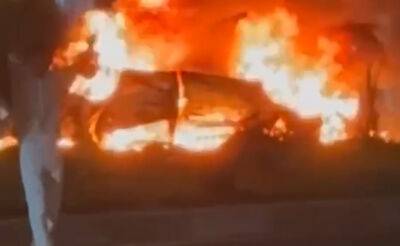 В Ташкенте в результате ДТП полностью выгорел "Кобальт". Видео