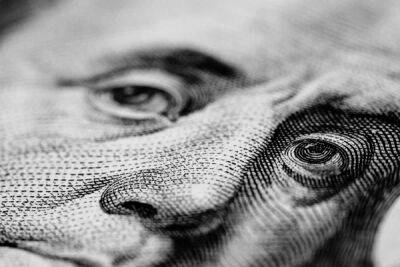 Спрос падает: украинцы сократили покупку валюты на $200 миллионов