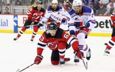 НХЛ: Нью-Джерси разгромил Рейнджерс и завоевал место в четвертьфинале плей-офф