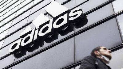 Назван возможный срок открытия магазинов Adidas в России
