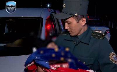 В Ташкенте девушка пыталась покончить жизнь самоубийством, бросившись вместе со своим полуторагодовалым ребенком в канал. Видео