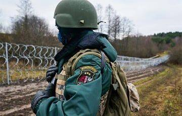 На латвийского пограничника напали трое мигрантов со стороны Беларуси