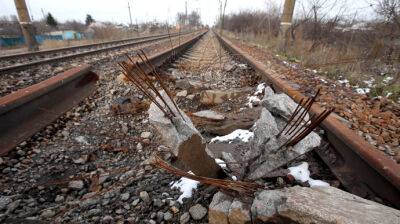 Власти Брянской области заявляют о подрыве железной дороги: с рельсов сошли вагоны