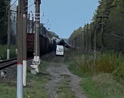 В Брянской области снова подозвали железную дорогу: с рельсов сошел грузовой поезд