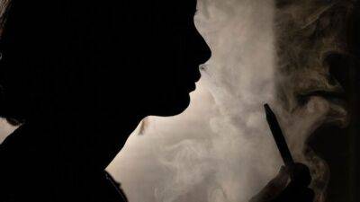 Правительство Австралии примет жесткие меры против курения и вейпинга