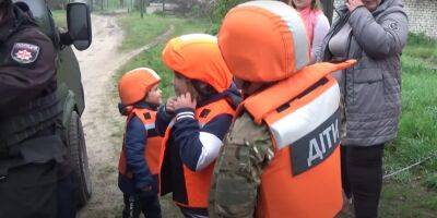 Из прифронтового поселка в Донецкой области полиция эвакуировала группу детей