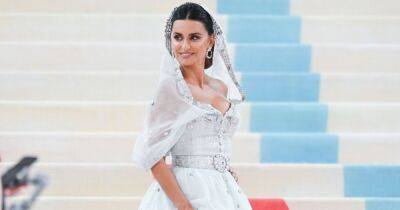 Met Gala 2023: Пенелопа Крус вышла на ковровую дорожку в образе испанской невесты