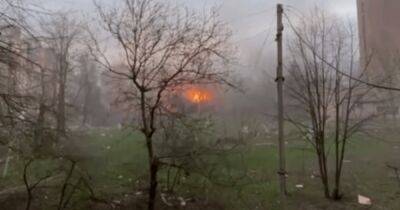 Украинские защитники показали попадания вражеской артиллерии в Бахмуте (видео)
