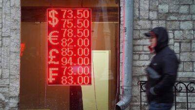 Курс доллара по итогам торгов 2 мая упал до 79,6 рубля
