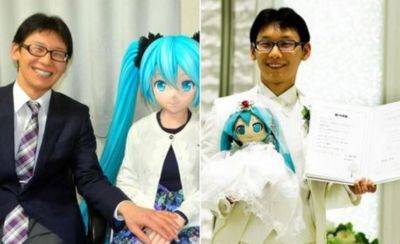 Уникальная свадьба: мужчина женился на виртуальной поющей кукле в натуральную величину