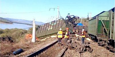 В РФ новая железнодорожная авария. В Забайкалье сошли с рельсов 11 вагонов грузового поезда — видео