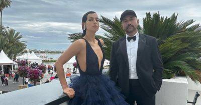 Ирина Шейк появилась на Каннском кинофестивале в платье с глубоким декольте