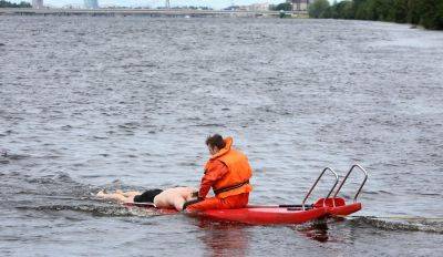 Каждое лето в Латвии в водоемах погибают в среднем 50 человек
