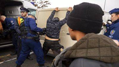 Венгрия выпускает на свободу сотни контрабандистов