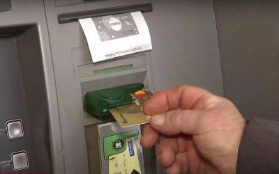 Люди остаются без денег: банки начали массово блокировать карточки украинцев. Что нужно знать
