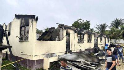 В Гайане при пожаре в школьном общежитии погибли 19 детей
