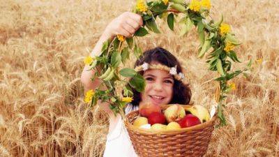 В Израиле отметят праздник Шавуот: как одеваемся, что подаем на стол